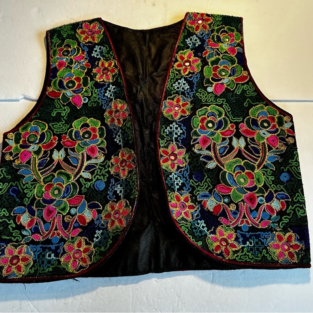 Western boho Vintage embroidered folk art vest Sz s/m